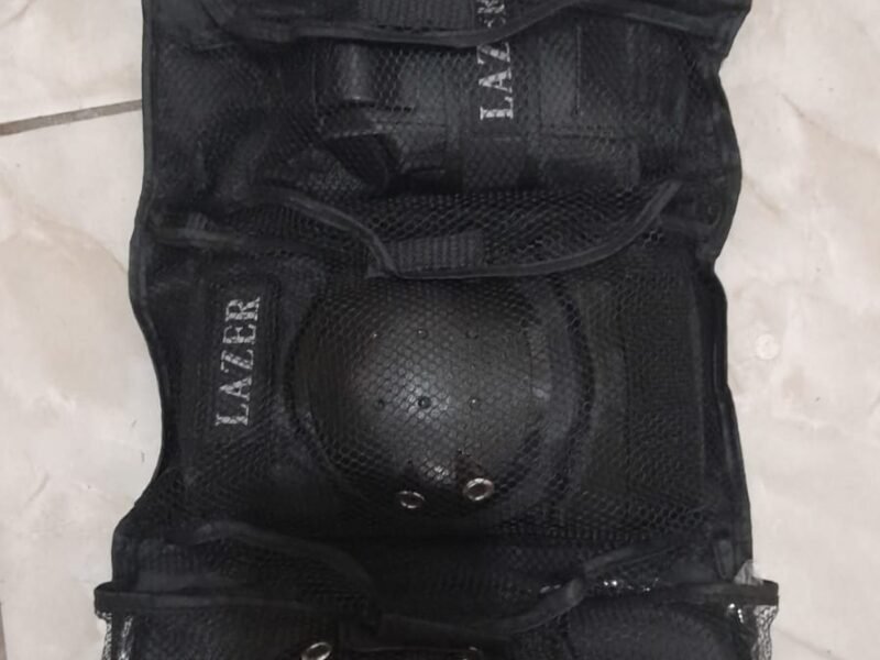 Patins Traxart Black 43 Semi-novo Com equipamentos de Proteção