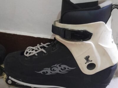 Patins Traxart Black 43 Semi-novo Com equipamentos de Proteção
