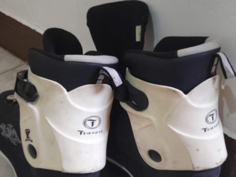 Patins Traxart Black 43 Semi-novo Com equipamentos de Proteção