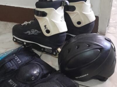 Patins Traxart Black 43 Semi-novo Com equipamentos de Proteção